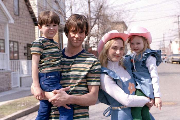 Jim Carrey and Kate Winslet in Focus Features' Eternal Sunshine of the Spotless Mind (2004)