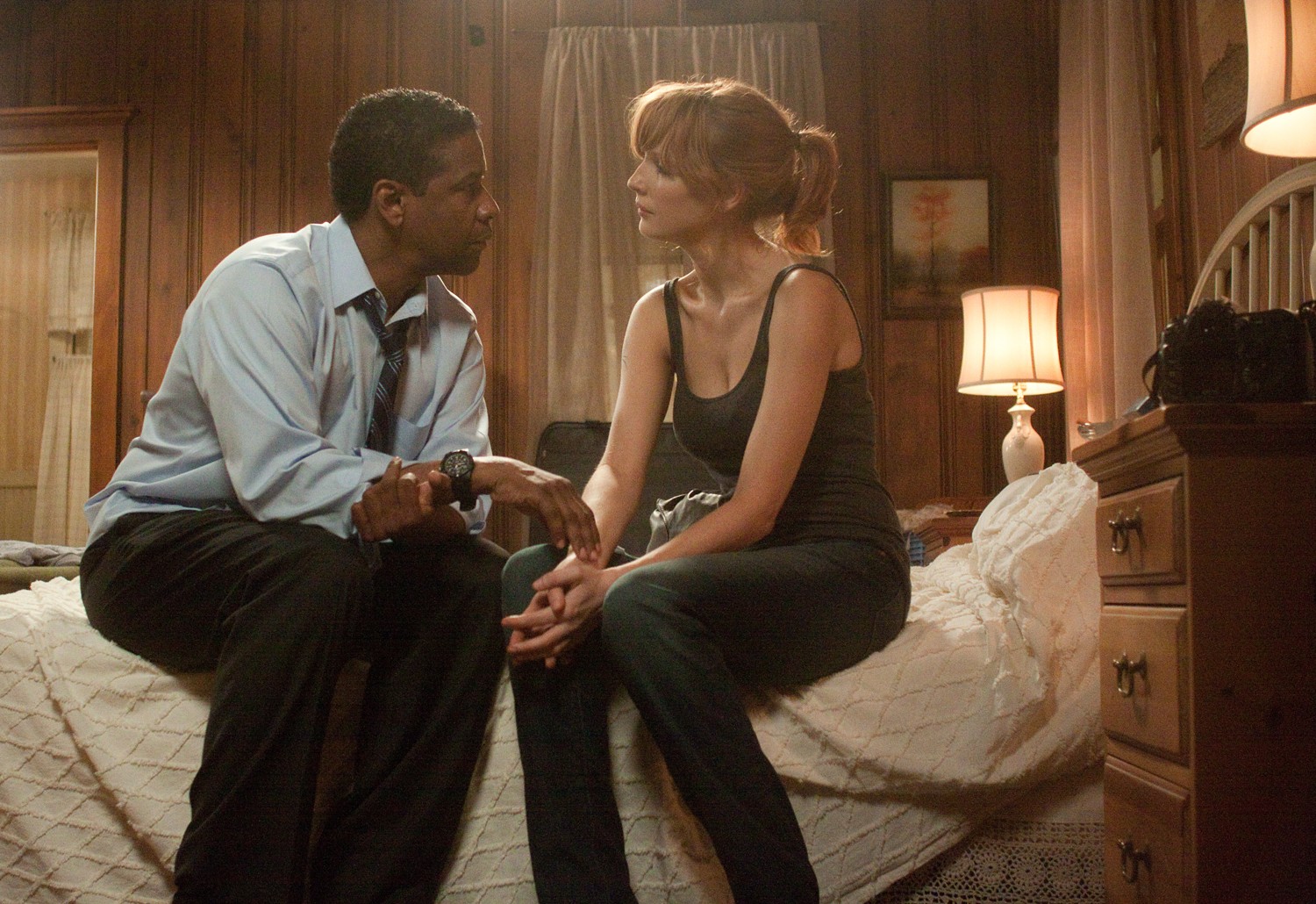 Denzel Washington stars as Whip Whitaker and Kelly Reilly stars as Nicole Maggen in Paramount Pictures' Flight (2012)