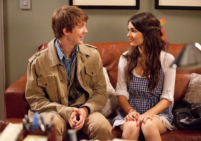 Thomas Mann stars as Roosevelt and Victoria Justice stars as Wren in Paramount Pictures' Fun Size (2012)