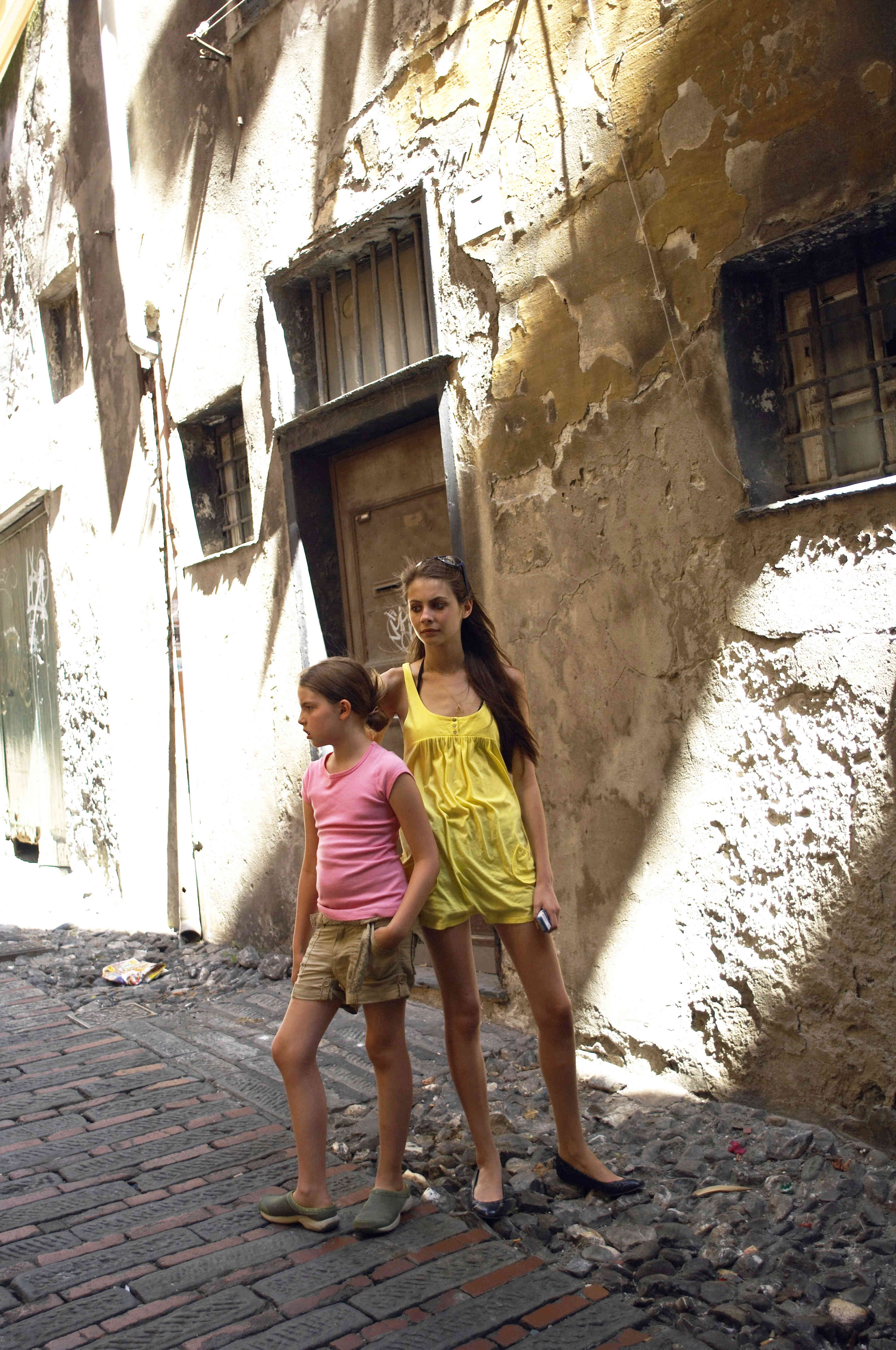 Perla Haney-Jardine stars as Mary and Willa Holland stars as Kelly in E1 Entertainment's Summer in Genoa, A (2009)