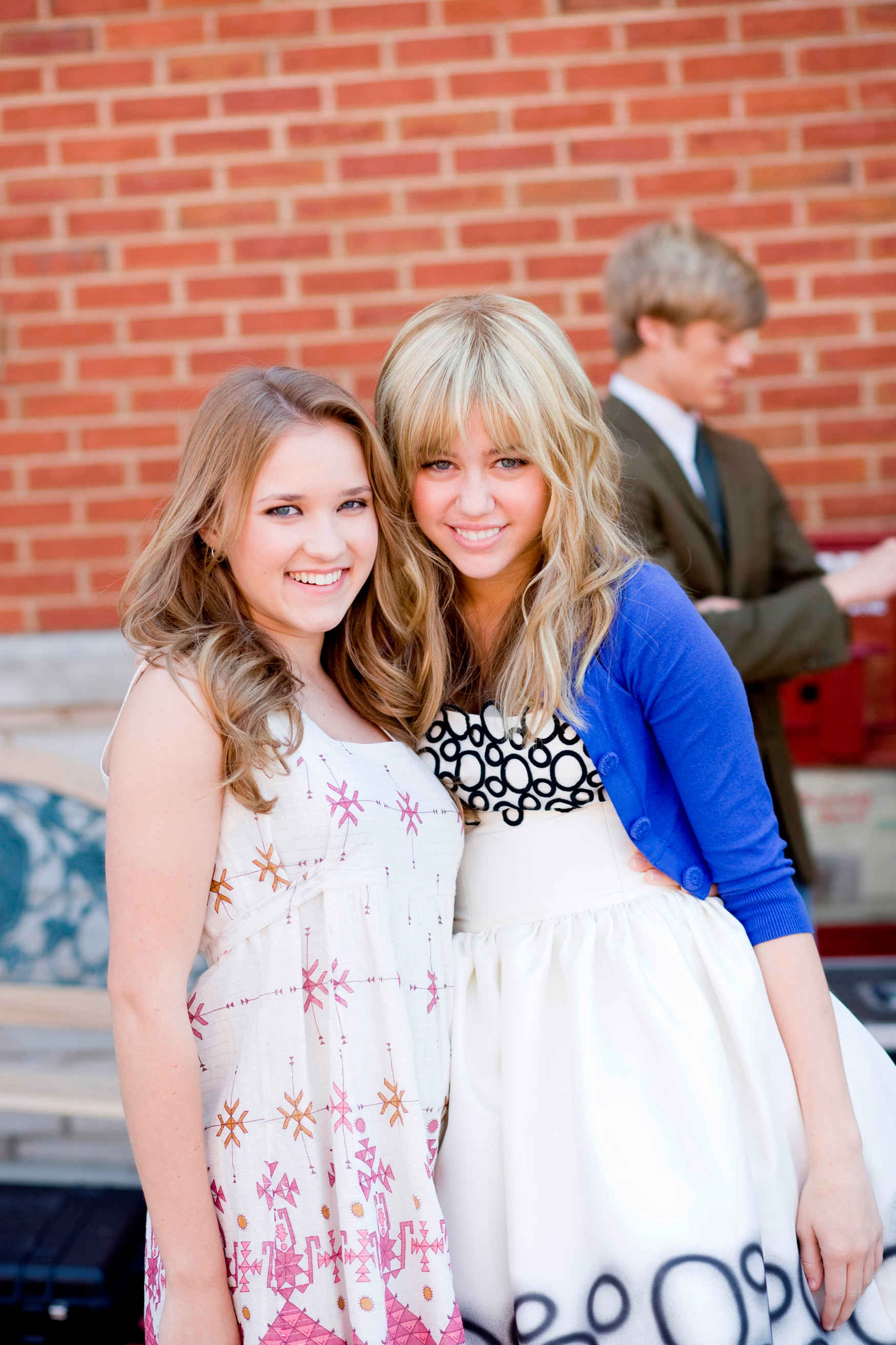 Emily Osment stars as Lilly Truscott / Lola Luftnagle and Miley Cyrus stars as Hannah Montana / Miley Stewart in Walt Disney Pictures' Hannah Montana: The Movie (2009)