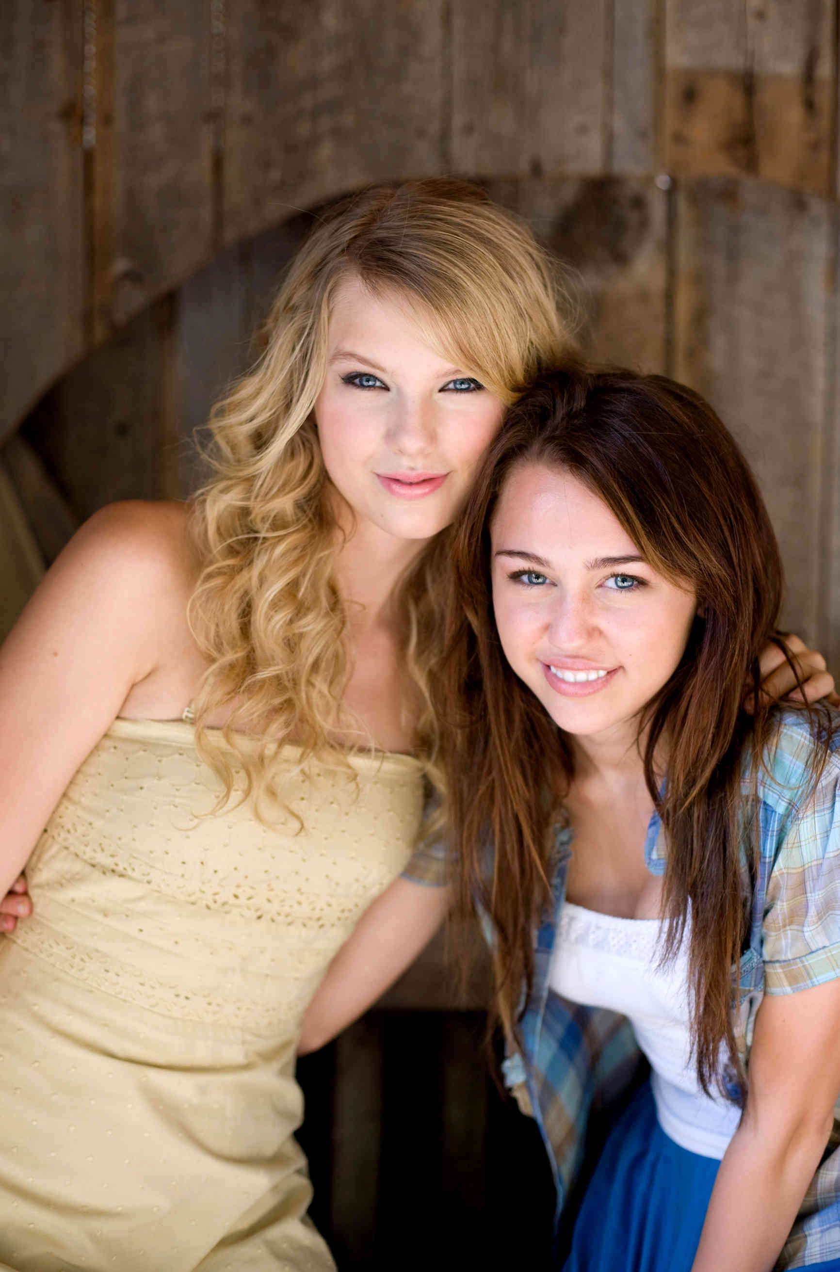 http://www.aceshowbiz.com/images/still/hannah_montana_the_movie45.jpg