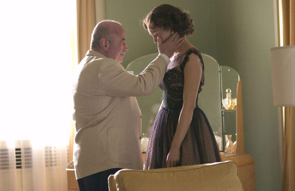 Bob Hoskins and Diane Lane in Focus Features' Hollywoodland (2006)