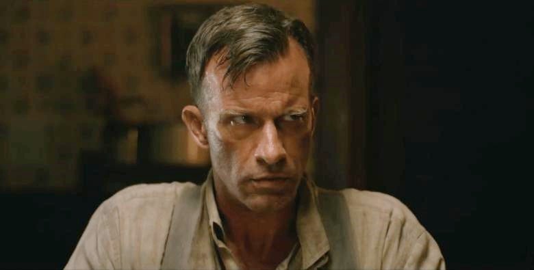 Thomas Jane stars as Wilfred James in Netflix's 1922 (2017)