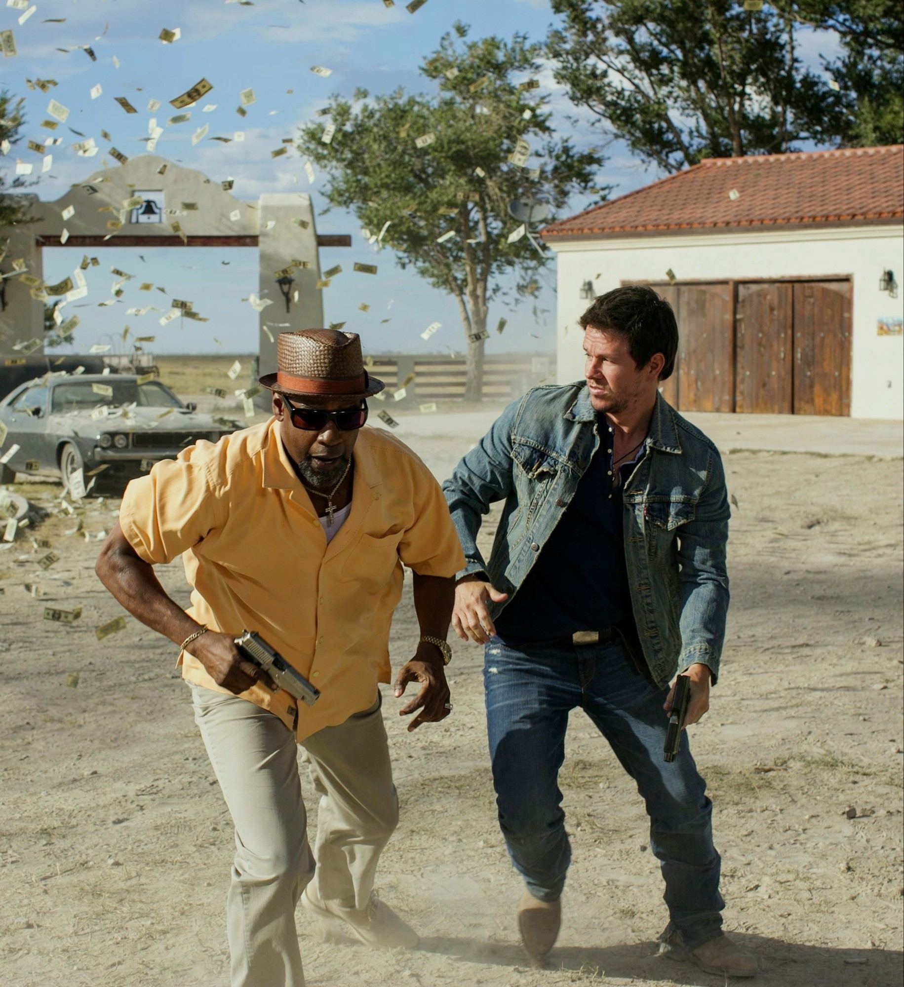 Denzel Washington stars as Bobby and Mark Wahlberg stars as Stig in Universal Pictures' 2 Guns (2013)