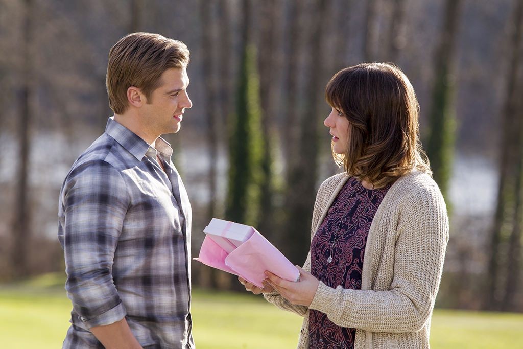 Mike Vogel stars as Nick Smith and Katharine McPhee stars as Natalie Russo in ABC's In My Dreams (2014)