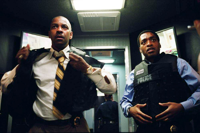 Denzel Washington and Chiwetel Ejiofor in Universal Pictures' Inside Man (2006)