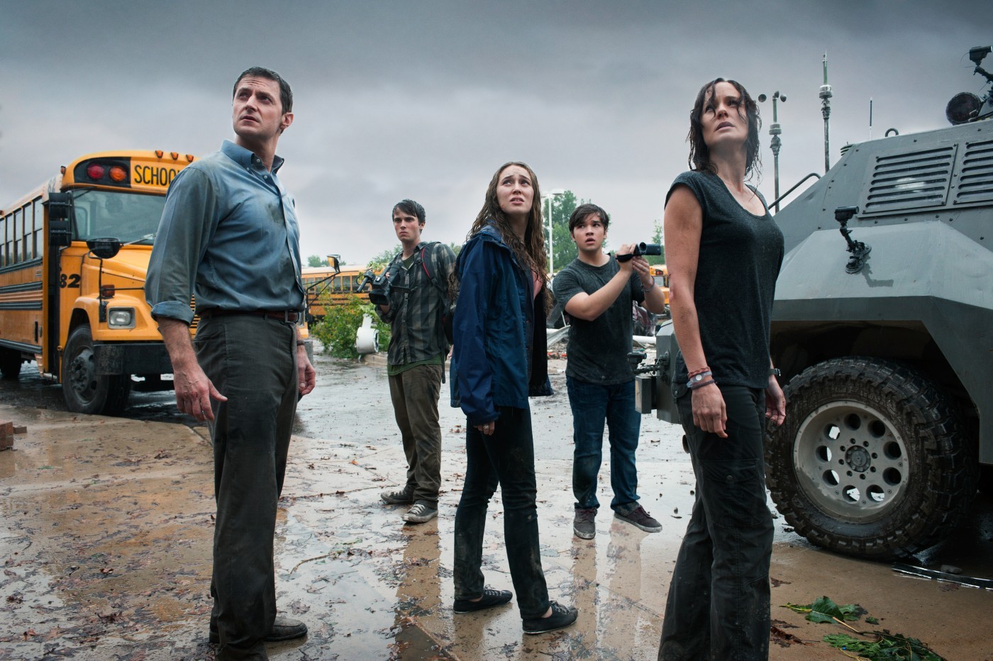 Richard Armitage, Jeremy Sumpter, Alycia Debnam-Carey, Nathan Kress and Sarah Wayne Callies in Warner Bros. Pictures' Into the Storm (2014)