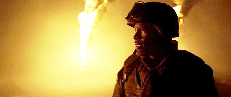 Jamie Foxx as Sergeant Sykes in Universal Pictures' JARHEAD (2005)