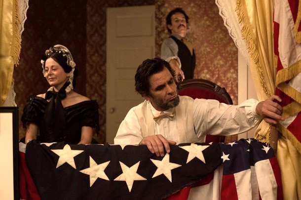 Geraldine Hughes, Billy Campbell and Jesse Johnson in National Geographic's Killing Lincoln (2013)