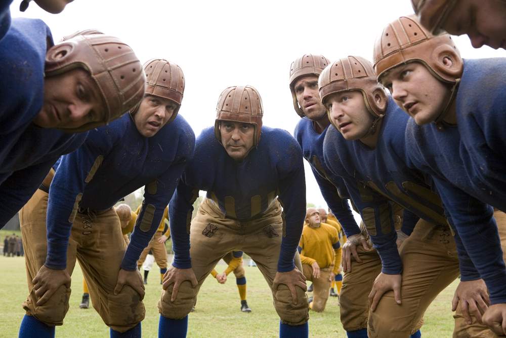 Bulldogs team captain Dodge Connolly (GEORGE CLOONEY, center) leads the huddle in Universal Pictures' Leatherheads (2008).