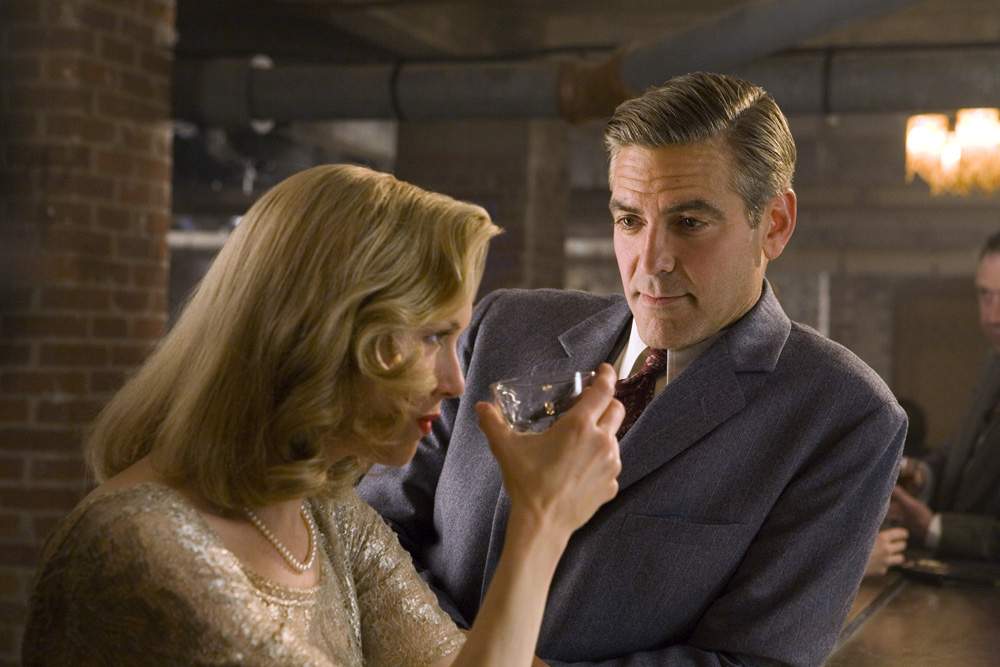 Dodge Connolly (GEORGE CLOONEY) and newswoman Lexie Littleton (RENEE ZELLWEGER) in Universal Pictures' Leatherheads (2008).