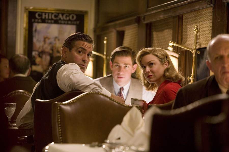George Clooney as Dodge Connoly, John Krasinski as Carter Rutherford, and Renee Zellweger as Lexie Littleton in Leatherheads (2008).
