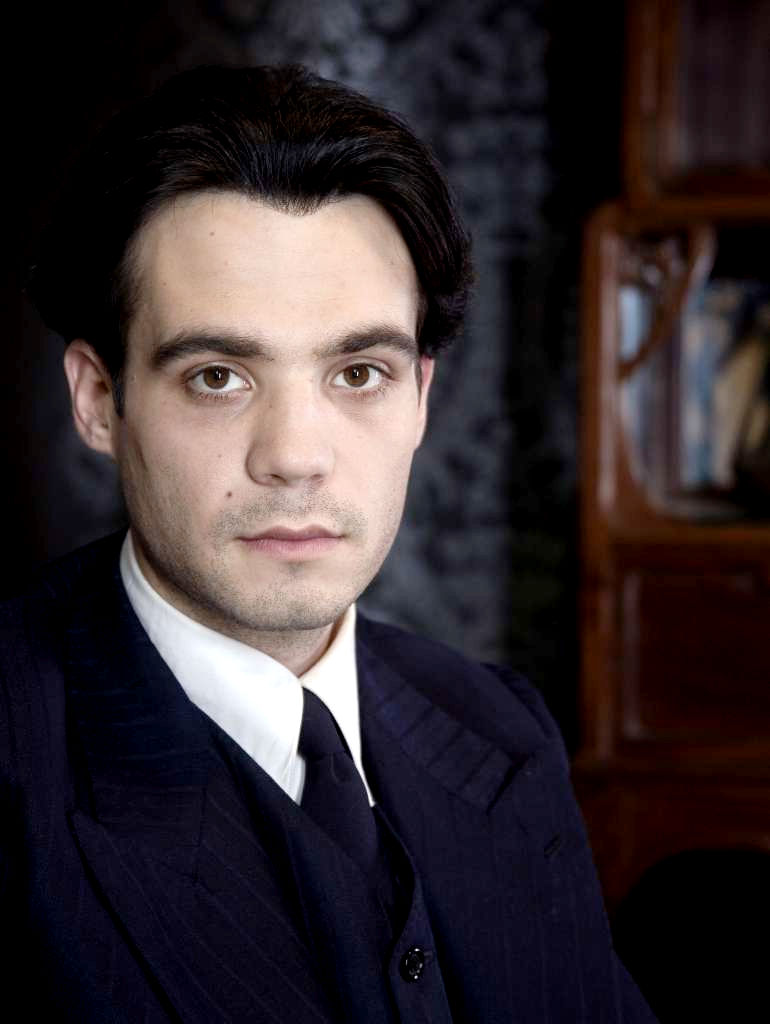 Javier Beltran stars as Federico Garcia Lorca in Regent Releasing's Little Ashes (2009)