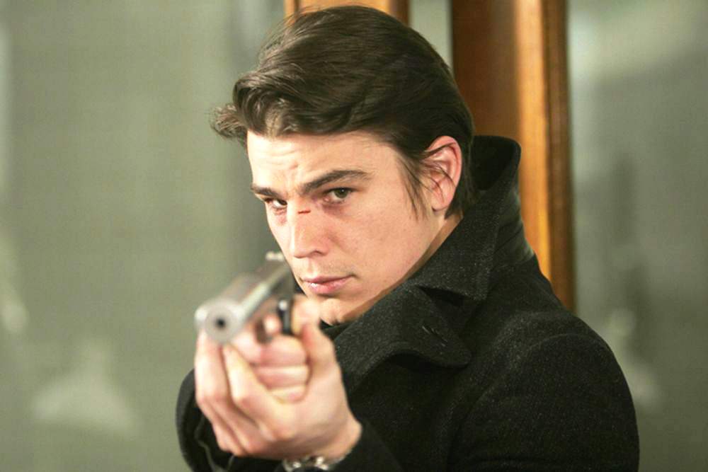 Josh Hartnett as Slevin in josh hartnett slevin. Josh Hartnett as Slevin in