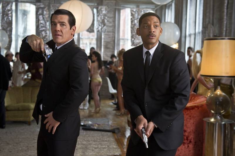Josh Brolin stars as Young Agent K and Will Smith stars as Agent J in Columbia Pictures' Men in Black 3 (2012)