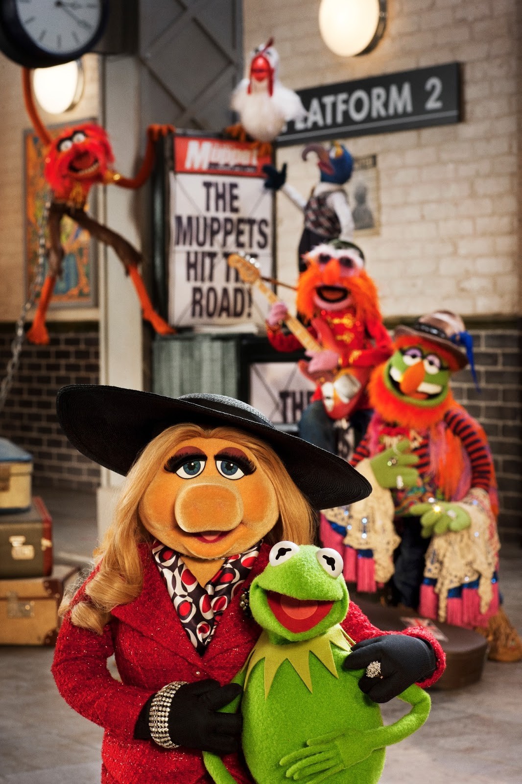 Miss Piggy and Kermit the Frog in Walt Disney Pictures' Muppets Most Wanted (2014)