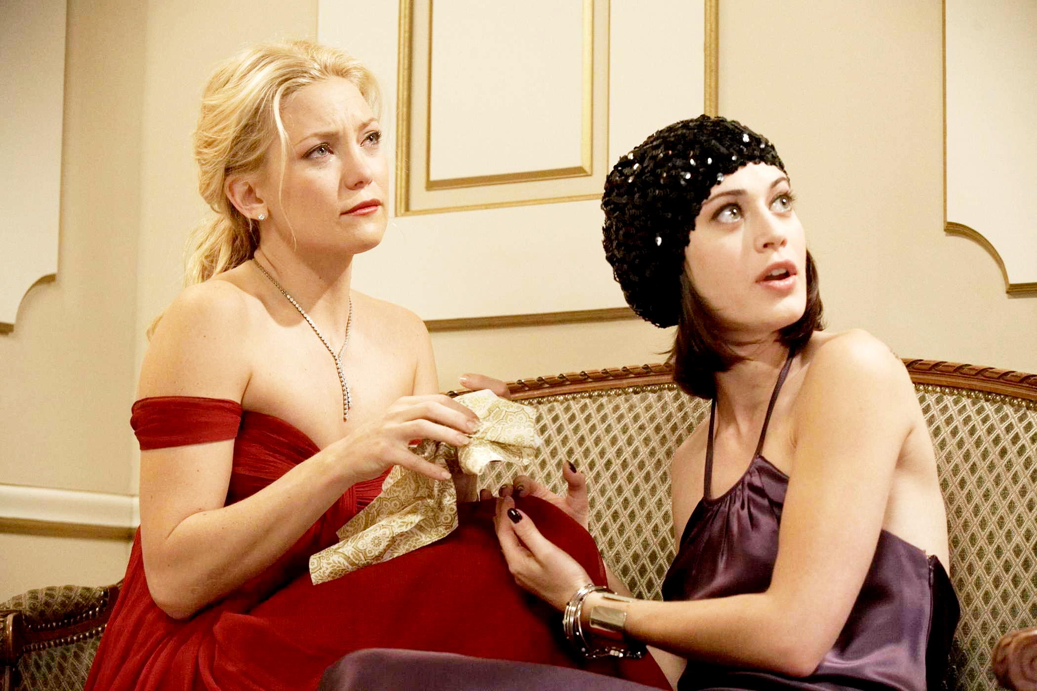 Kate Hudson stars as Alexis and Lizzy Caplan stars as Ami in Lions Gate Films' My Best Friend's Girl (2008). Photo credit by Claire Folger.