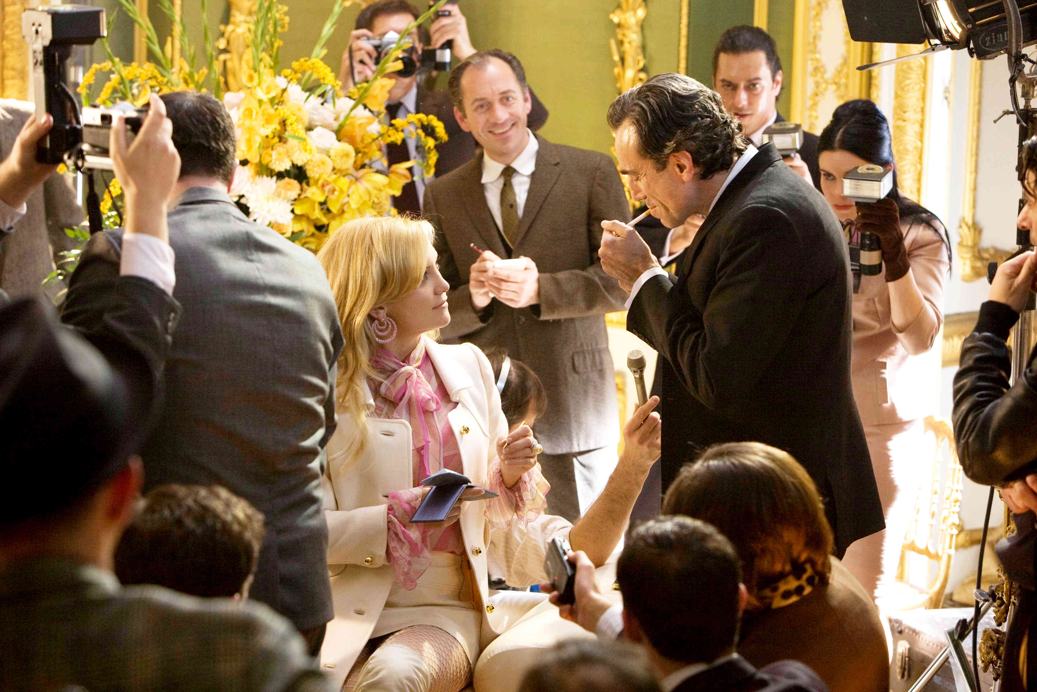 Kate Hudson stars as Stephanie Necrophuros and Daniel Day-Lewis stars as Guido Contini in The Weinstein Company's Nine (2009)