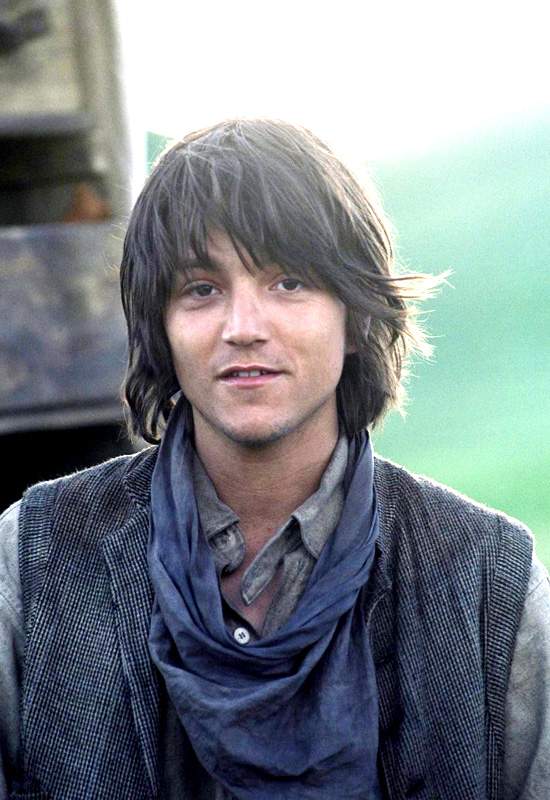 Diego Luna as Button in Buena V...