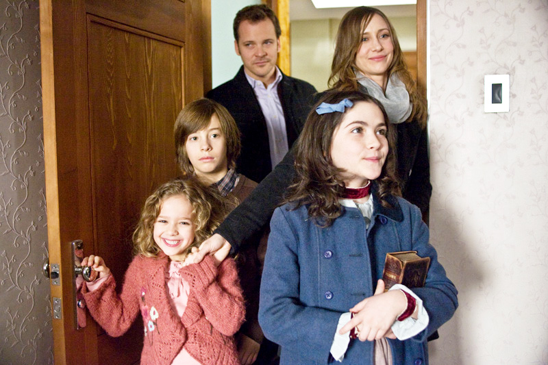 Aryana Engineer, Jimmy Bennett, Peter Sarsgaard, Vera Farmiga and Isabelle Fuhrman in Warner Bros. Pictures' Orphan (2009)