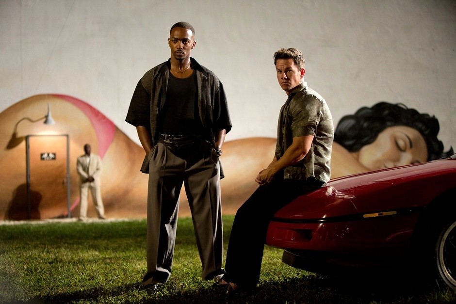 Anthony Mackie stars as Adrian Doorbal and Mark Wahlberg stars as Daniel Lugo in Paramount Pictures' Pain and Gain (2013)
