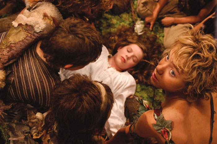 Rachel Hurd-Wood and Jeremy Sumpter in Universal Pictures' Peter Pan (2003)