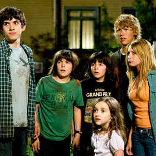 Carter Jenkins, Regan Young, Henri Young, Ashley Boettcher, Austin Butler and Ashley Tisdale in The 20th Century Fox's Aliens in the Attic (2009)