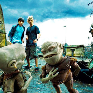 Carter Jenkins stars as Tom Pearson and Austin Butler stars as Jake in The 20th Century Fox's Aliens in the Attic (2009)