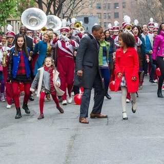 Cameron Diaz, Amanda Troya, Stephanie Kurtzuba, Nicolette Pierini, Jamie Foxx, Quvenzhane Wallis and Rose Byrne in Columbia Pictures' Annie (2014). Photo credit by Barry Wetcher.