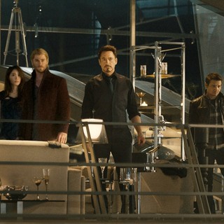 Chris Evans, Chris Hemsworth, Robert Downey Jr., Jeremy Renner, Mark Ruffalo and Scarlett Johansson in Walt Disney Pictures' Avengers: Age of Ultron (2015)