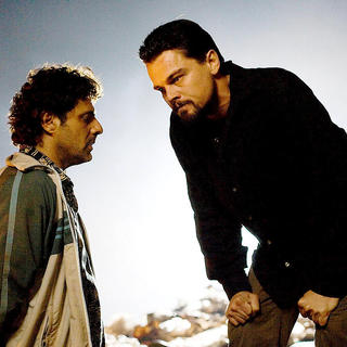 Vince Colosimo stars as Skip and Leonardo DiCaprio stars as Roger Ferris in Warner Bros. Pictures' Body of Lies (2008)