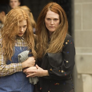 Chloe Moretz stars as Carrie White and Julianne Moore stars as Margaret White in Screen Gems' Carrie (2013)