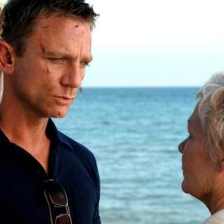 Daniel Craig as James Bond and Judi Dench as M in 