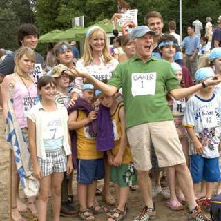 Hilary Duff, Tom Welling, Bonnie Hunt and Steve Martin in The 20th Century Fox's Cheaper by the Dozen 2 (2005)
