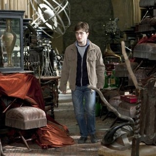 Daniel Radcliffe stars as Harry Potter in Warner Bros. Pictures' Harry Potter and the Deathly Hallows: Part II (2011)