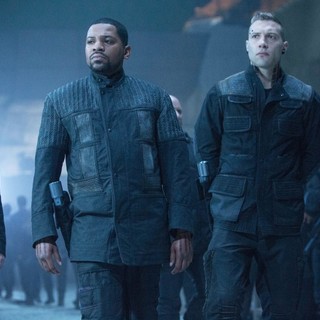 Mekhi Phifer stars as Max and Jai Courtney stars as Eric in Summit Entertainment's Divergent (2014)