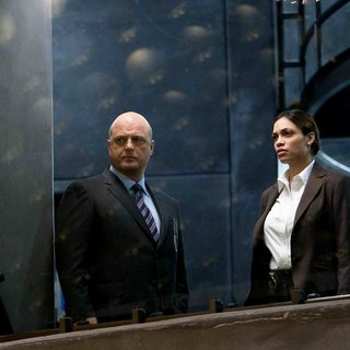 Michael Chiklis and Rosario Dawson (Zoe Perez) in DreamWorks SKG's Eagle Eye (2008). Photo credit by Ralph Nelson.