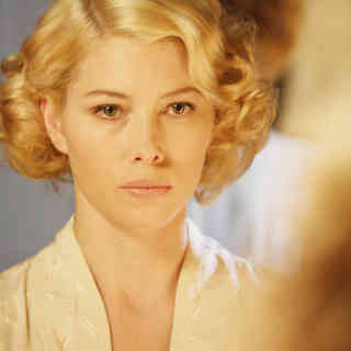 Easy Virtue Picture 36