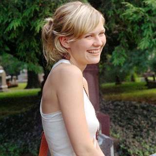 Kirsten Dunst as Claire Colburn in Paramount Pictures' ELIZABETHTOWN (2005)