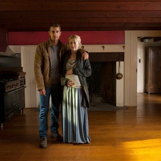 Theo James stars as Luke and Dakota Fanning stars as Olivia in Samuel Goldwyn Films' The Benefactor (2016)