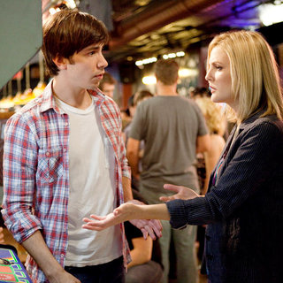 Justin Long stars as Garrett and Drew Barrymore stars as Erin in Warner Bros. Pictures' Going the Distance (2010)