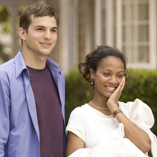 Ashton Kutcher and Zoe Saldana in Columbia Pictures' "Guess Who" (2005)