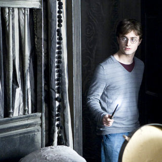 Daniel Radcliffe stars as Harry Potter in Warner Bros. Pictures' Harry Potter and the Deathly Hallows: Part I (2010)