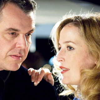 Danny Huston stars as Lawrence Maddox and Gillian Anderson stars as Eleanor Johnson in MGM's How to Lose Friends & Alienate People (2008)