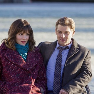Katharine McPhee stars as Natalie Russo and Mike Vogel stars as Nick Smith in ABC's In My Dreams (2014)