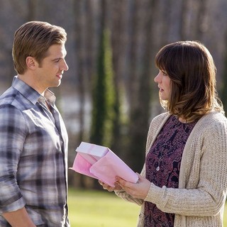 Mike Vogel stars as Nick Smith and Katharine McPhee stars as Natalie Russo in ABC's In My Dreams (2014)