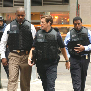 Denzel Washington, Willem Dafoe and Chiwetel Ejiofor in Universal Pictures' Inside Man (2006)