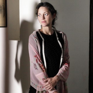 Marion Cotillard stars as Carlotta in Magnolia Pictures' Ismael's Ghosts (2018}