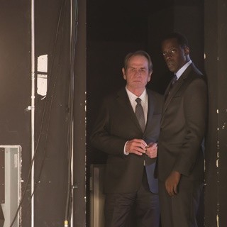 Tommy Lee Jones stars as CIA Director Robert Dewey and Ato Essandoh stars as Craig Jeffers in Universal Pictures' Jason Bourne (2016)
